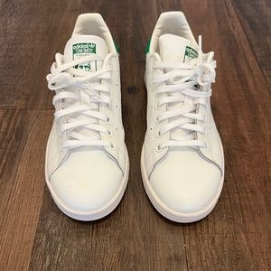 STAN SMITHS SIZE 5.5